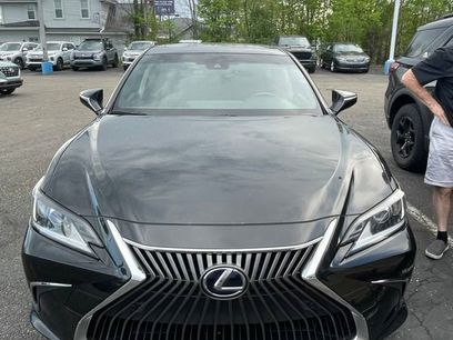 Used 2019 Lexus ES 300h w/ Luxury Package