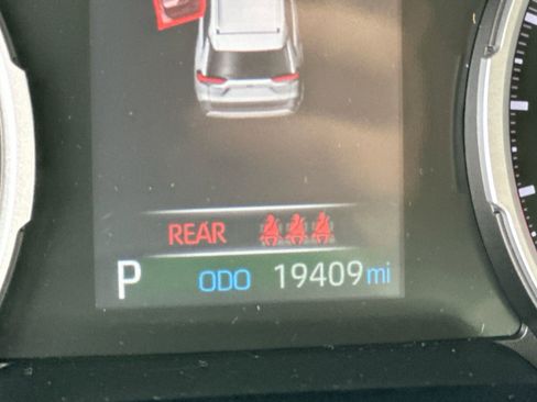 Used 2021 Toyota RAV4 XLE Premium image 15