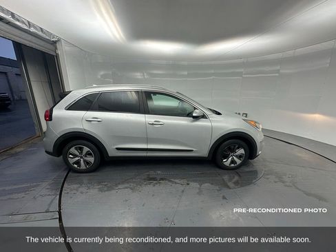 Used 2019 Kia Niro LX image 7