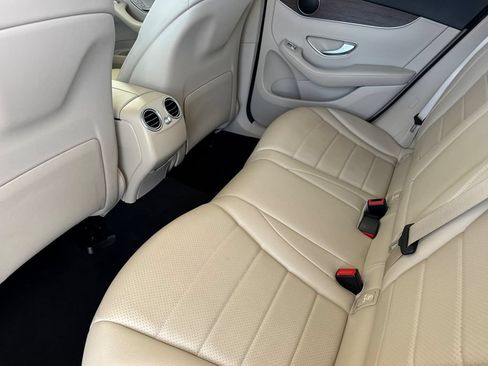 Used 2022 Mercedes-Benz GLC 300 image 5