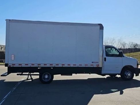 Used 2020 Chevrolet Express 3500 Extended w/ Power Convenience Package image 9