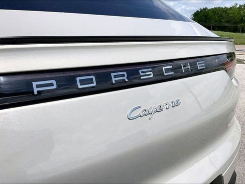 Used 2021 Porsche Cayenne Coupe image 26