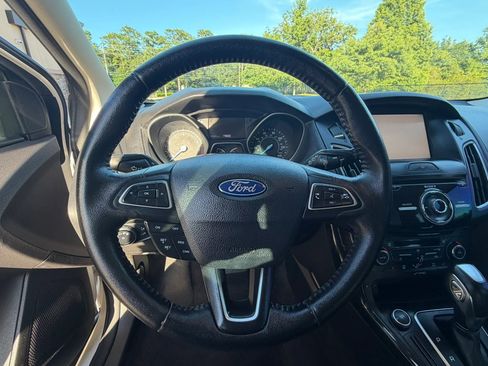 Used 2015 Ford Focus Titanium FWD image 17