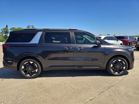 New 2026 Kia Carnival EX FWD image 9