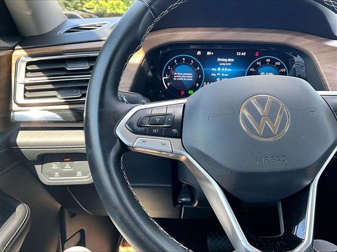 Used 2025 Volkswagen Atlas SE AWD/4WD image 14