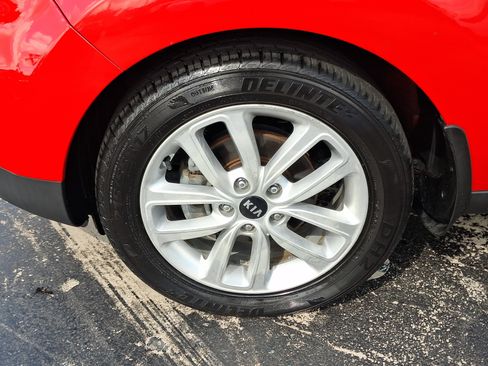 Used 2019 Kia Soul + FWD image 7