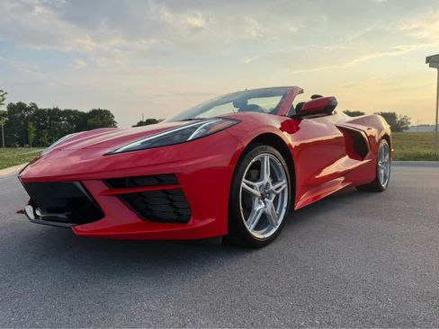 Used 2025 Chevrolet Corvette Stingray Convertible w/ 1LT RWD image 3