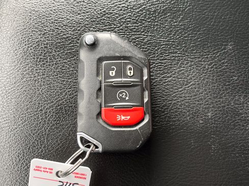 Used 2021 Jeep Gladiator Sport AWD/4WD image 31