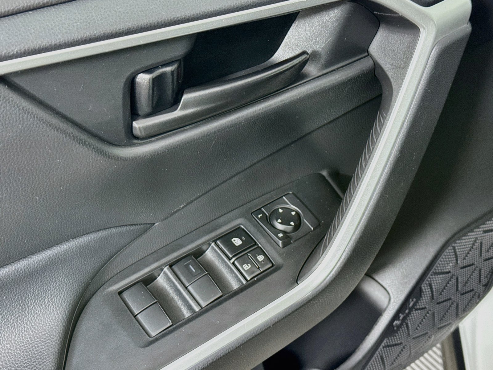 Certified 2023 Toyota RAV4 LE AWD/4WD image 16