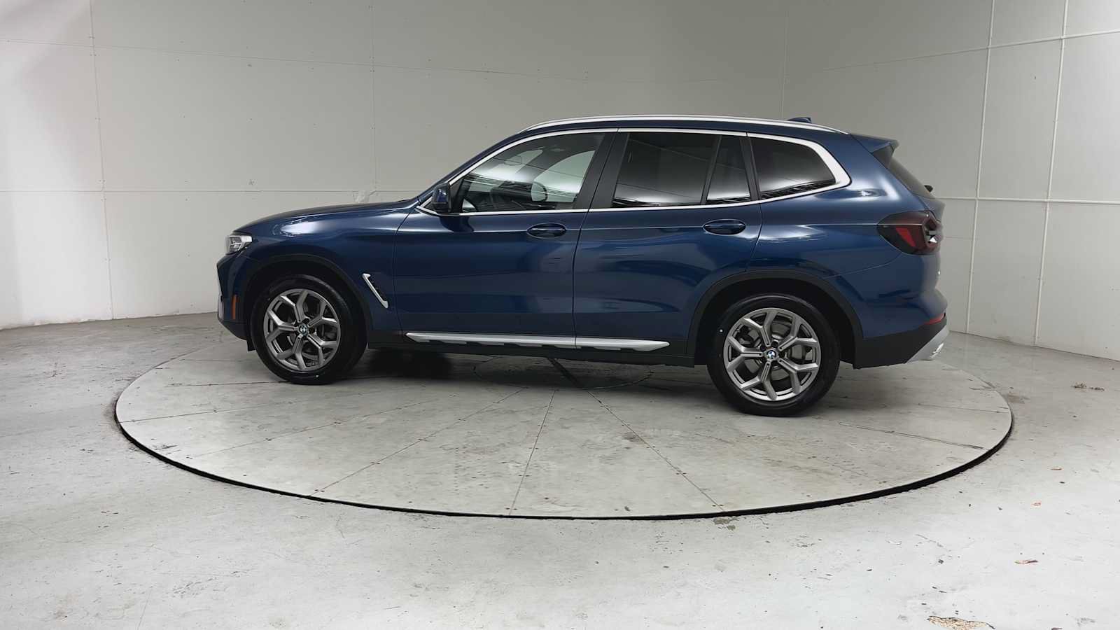 Used 2023 BMW X3 xDrive30i w/ Convenience Package w/ZPA AWD/4WD image 4