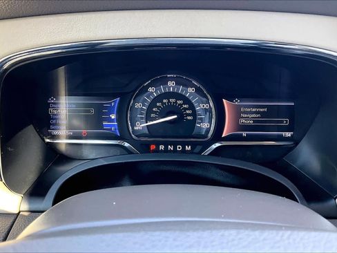 Used 2017 Lincoln Navigator Select image 24