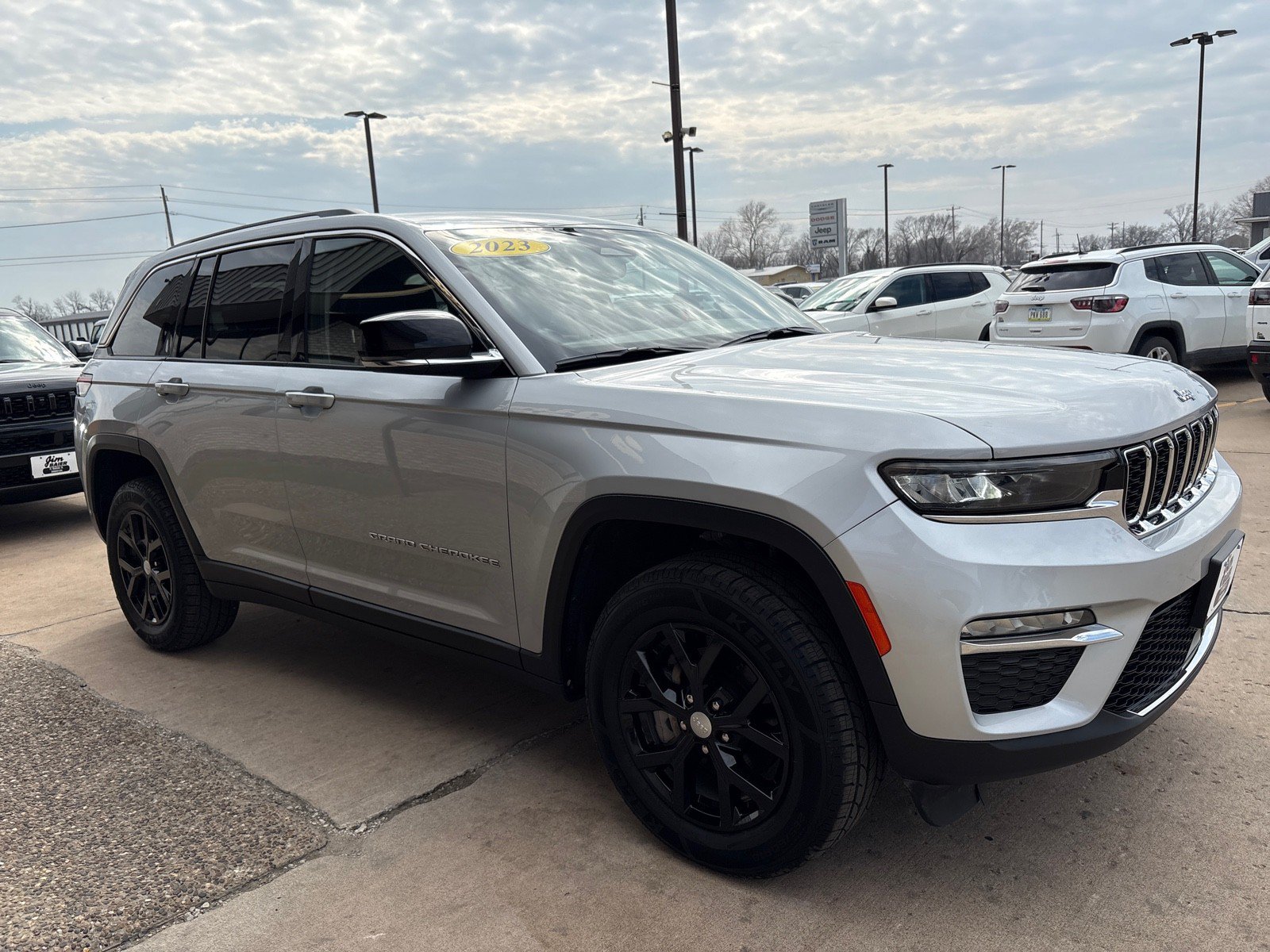 Used 2023 Jeep Grand Cherokee Limited AWD/4WD image 8