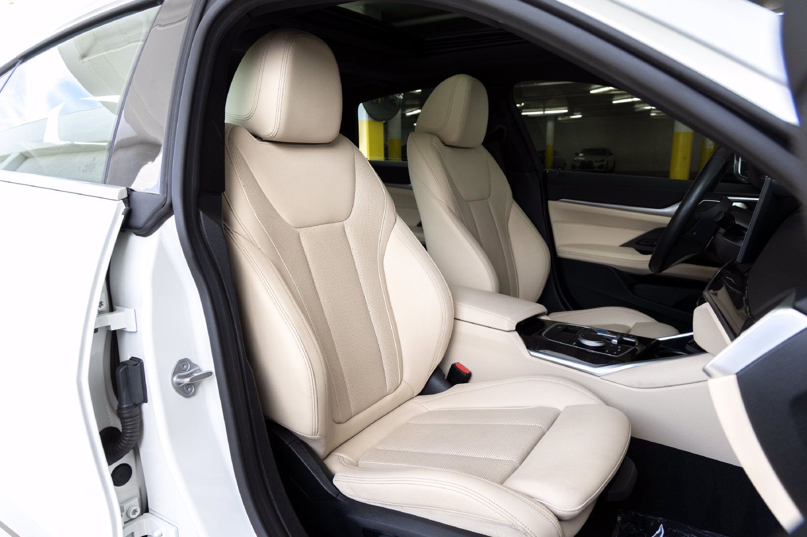 Used 2023 BMW i4 eDrive40 w/ Premium Package RWD image 30