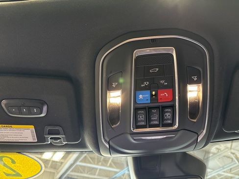 Used 2024 Jeep Grand Cherokee Limited w/ Black Appearance Package image 16