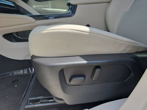 Used 2023 Buick Envision Preferred AWD/4WD image 31
