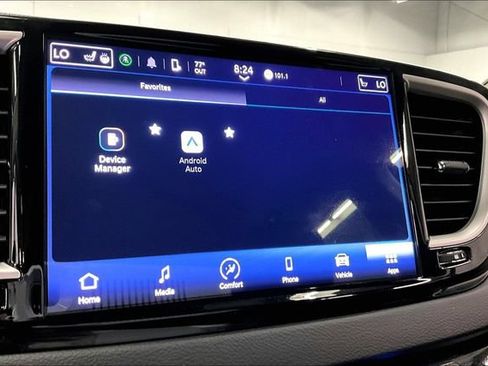 Used 2023 Chrysler Pacifica Touring-L FWD image 36