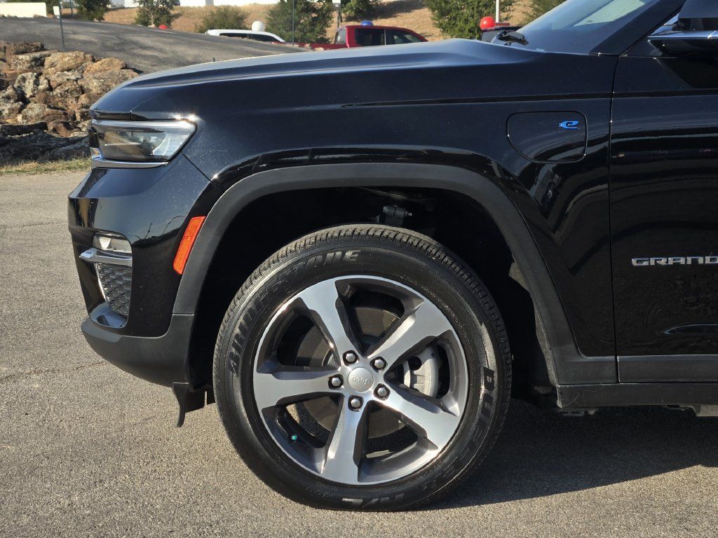 Used 2023 Jeep Grand Cherokee 4WD 4xe image 8