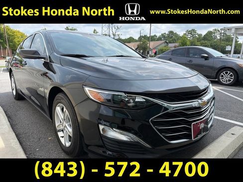Used 2025 Chevrolet Malibu LS FWD image 2