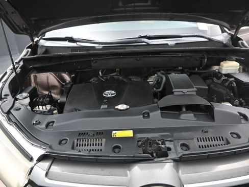 Used 2018 Toyota Highlander Plus image 12