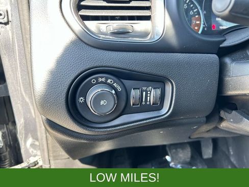 Certified 2023 Jeep Renegade Latitude w/ Sun/Sound Group AWD/4WD image 20