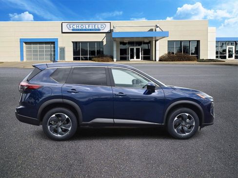 Used 2025 Nissan Rogue SV AWD/4WD image 2
