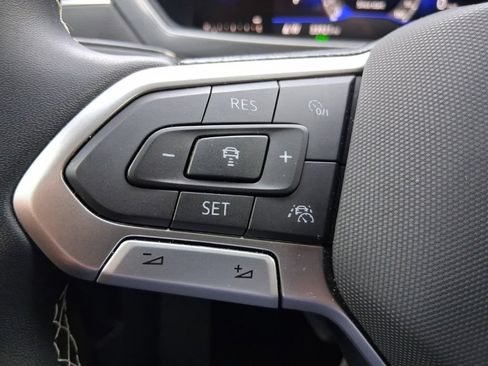 Used 2023 Volkswagen Tiguan SE AWD/4WD image 15