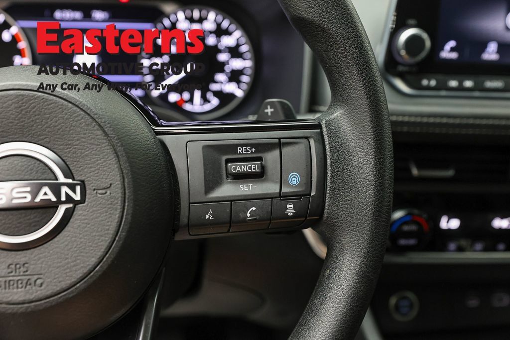 Used 2023 Nissan Rogue SV AWD/4WD image 17