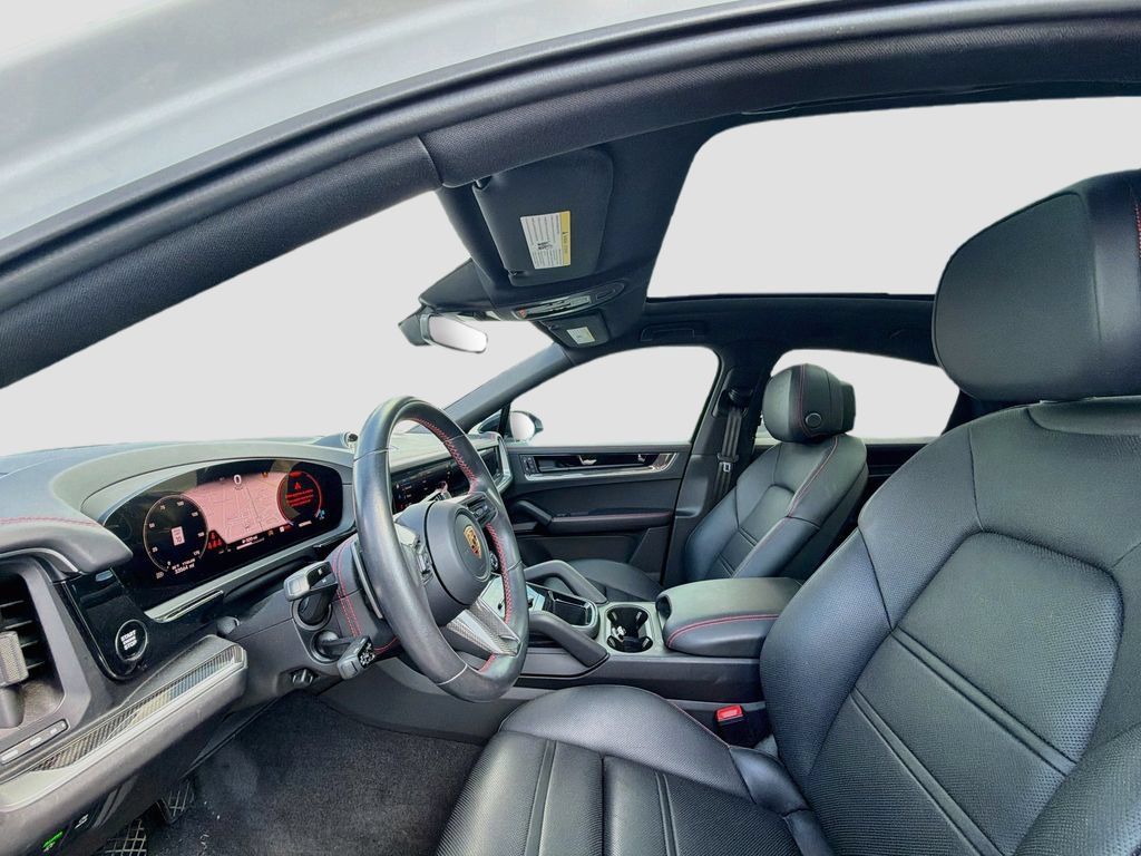 Used 2024 Porsche Cayenne Coupe AWD/4WD image 21