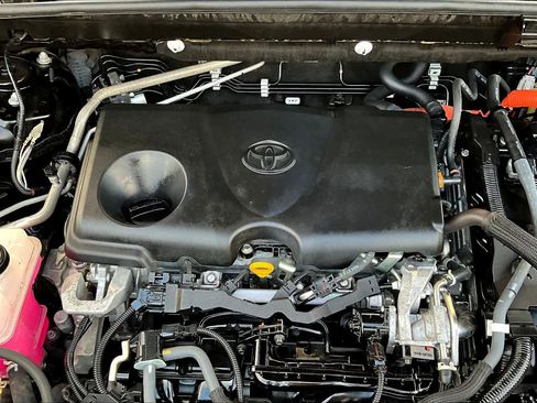 Used 2021 Toyota Venza XLE w/ Carpet Mat Package (TMS) image 30