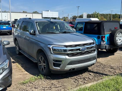 Used 2022 Ford Expedition Limited AWD/4WD image 2