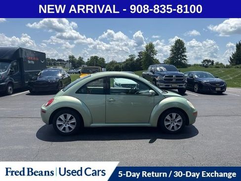 Used 2009 Volkswagen Beetle Coupe FWD image 9