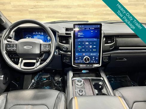 Used 2024 Ford Expedition Max Platinum AWD/4WD image 2
