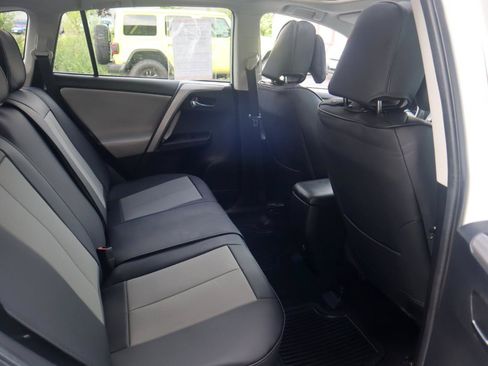 Used 2017 Toyota RAV4 XLE AWD/4WD image 40