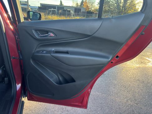 Used 2019 Chevrolet Equinox LT image 10