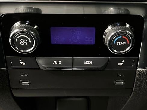 Used 2025 Chevrolet Suburban LT w/ Comfort Package image 44