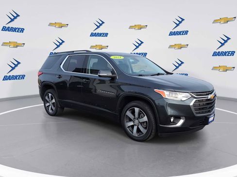 Used 2021 Chevrolet Traverse LT w/ LT Premium Package image 2