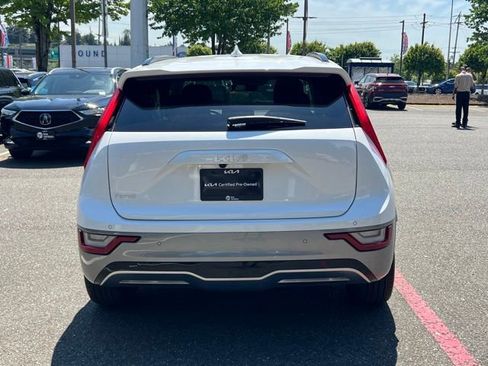Certified 2023 Kia Niro Wave w/ Wave Preserve Package FWD image 8