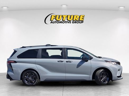 Used 2025 Toyota Sienna XSE w/ XSE Plus Package AWD/4WD image 3
