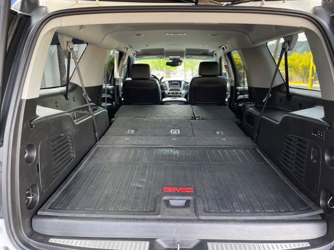 Used 2017 GMC Yukon XL SLT image 12