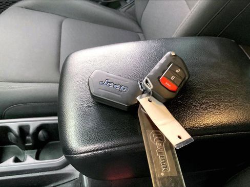 Used 2021 Jeep Wrangler Willys image 10