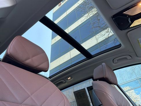 Certified 2024 BMW X7 xDrive40i w/ Premium Package image 22