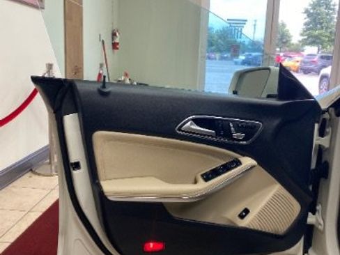 Used 2018 Mercedes-Benz CLA 250 4MATIC image 8