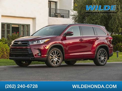 Used 2017 Toyota Highlander Plus AWD/4WD image 1