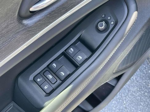 Used 2025 Jeep Grand Cherokee Limited w/ Luxury Tech Group II image 29