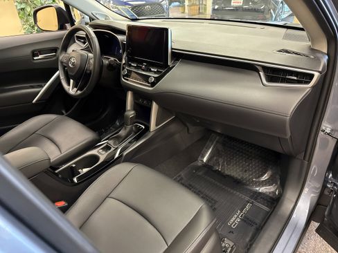 Used 2023 Toyota Corolla Cross XLE w/ Convenience Package image 17