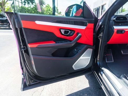 Used 2020 Lamborghini Urus image 33