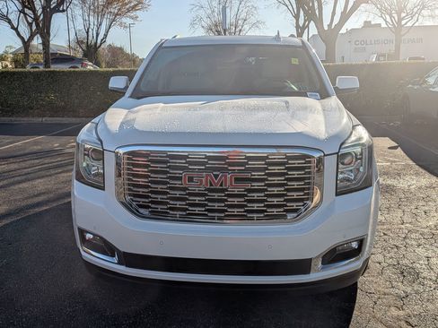 Used 2020 GMC Yukon Denali w/ Denali Premium Package image 3
