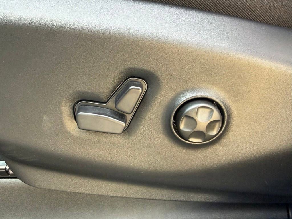 New 2026 Chrysler Pacifica Select FWD image 16