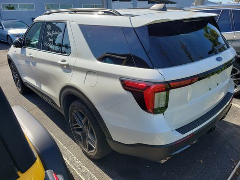 Used 2025 Ford Explorer ST-Line w/ Premium Package image 4