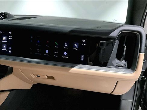 Used 2025 Porsche Cayenne S image 23